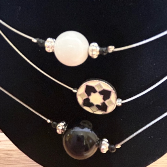 Elevate your style with this 3 strand stunning beaded necklace! - Picture 4 of 6